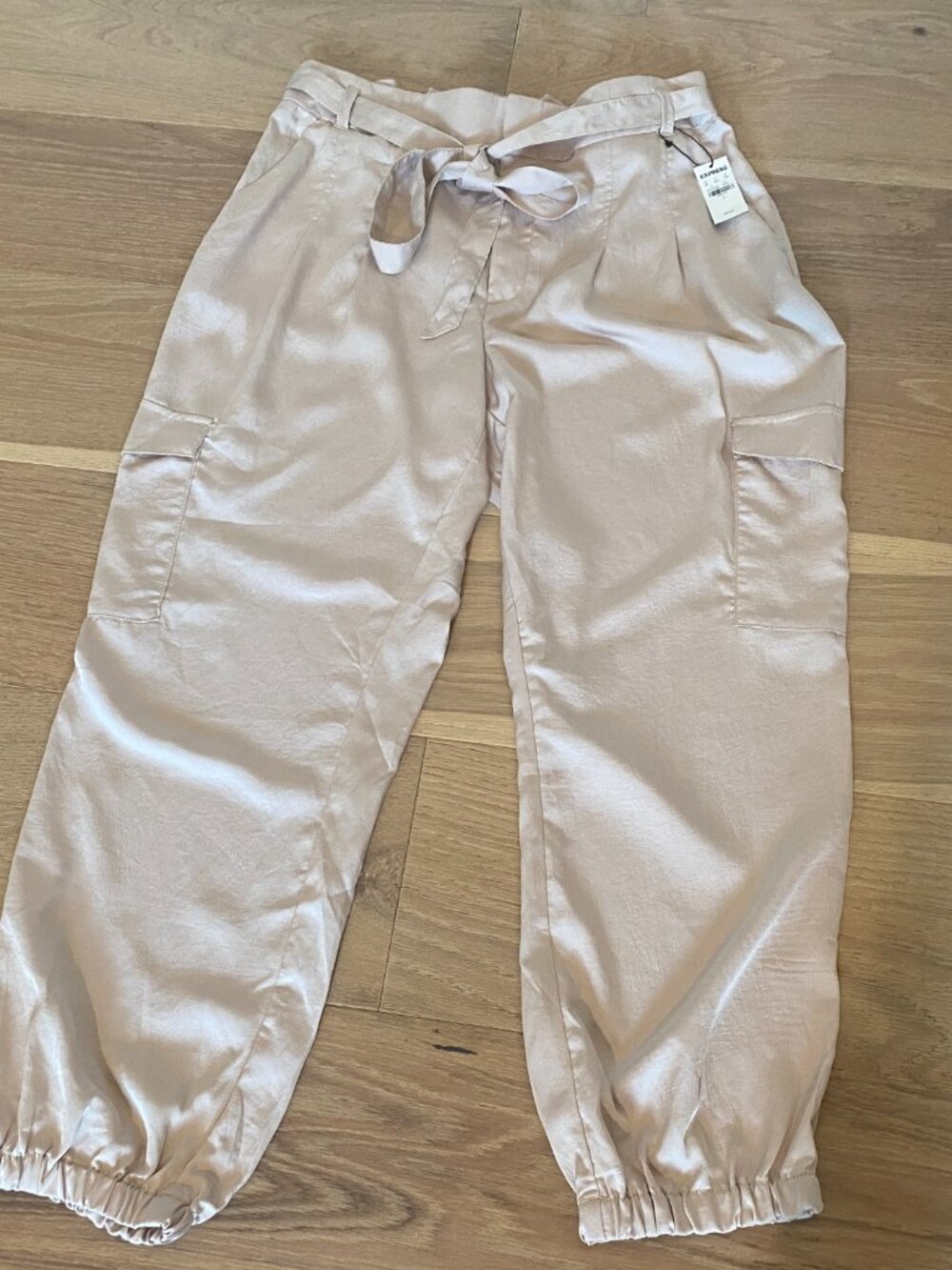 Express Tan Extreme High Rise Cargo Style Pant Size L NWT - Picture 2 of 13